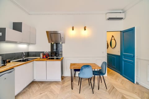 Claret Heart Apartment in Bordeaux