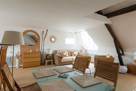 Hessian Hideaway Apartment in Deauville