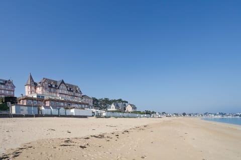 Sea, Sand & Good Times Apartment in Brittany