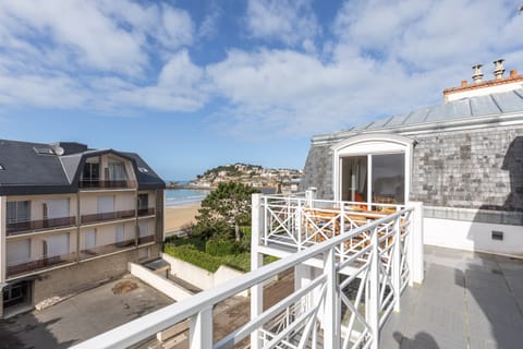 Emerald Coast, Azure Sheets Apartment in Brittany