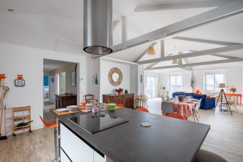 Emerald Coast, Azure Sheets Apartment in Brittany