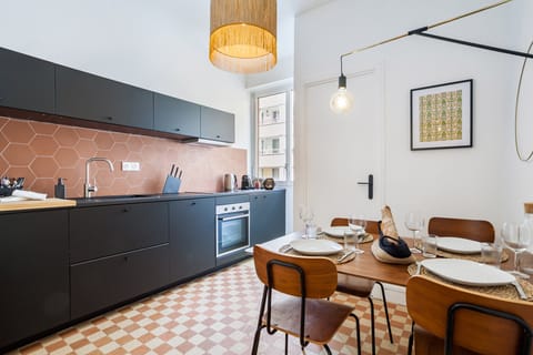 Cast Anchor Apartment in Marseille