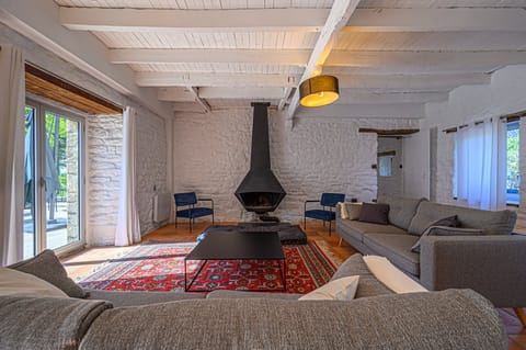 Cobblestones & Cool Waters Apartment in Séné