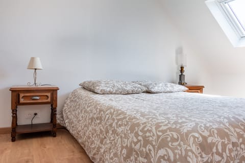 Green Postbox Apartment in Brittany