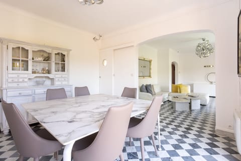 The Checkerboard Apartment in Valbonne