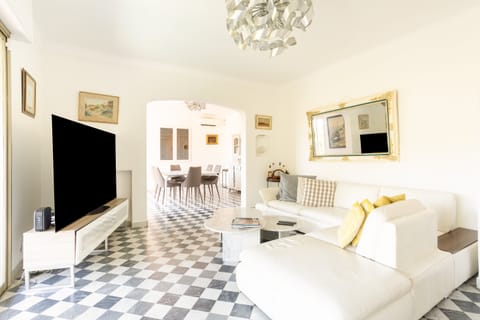 The Checkerboard Apartment in Valbonne
