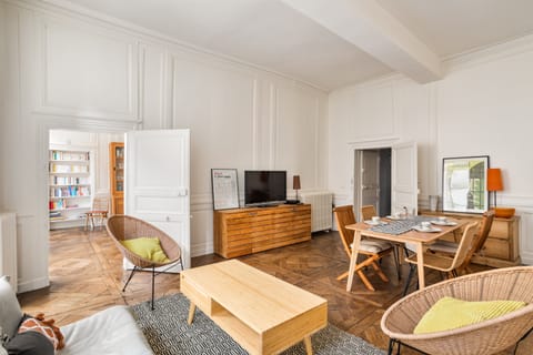 Serendipity of Light Apartment in Rennes