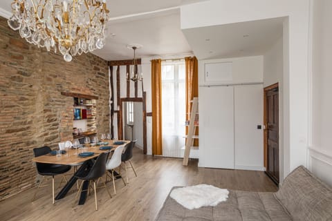 Ochre Opulence Apartment in Rennes