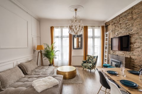 Ochre Opulence Apartment in Rennes