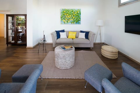 Lemons in Blue  Apartment in Sicily