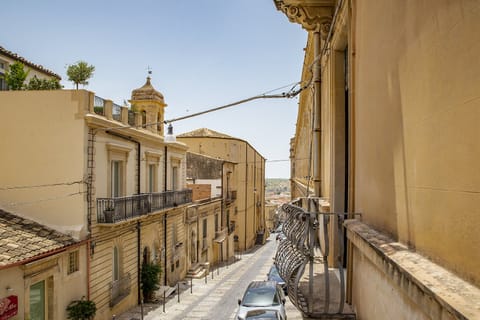 Foxy Baroque  Apartment in Noto