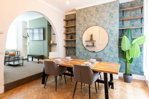 Blue Medley Apartment in Cardiff