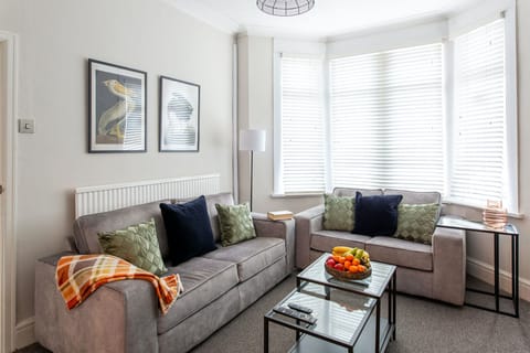 Blue Medley Apartment in Cardiff