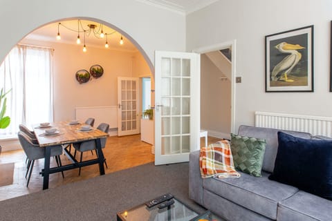 Blue Medley Apartment in Cardiff