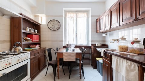 Vista Antica Apartment in Rome