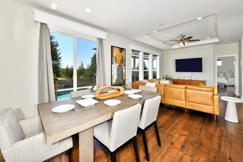 Californian Red Apartment in Russian River