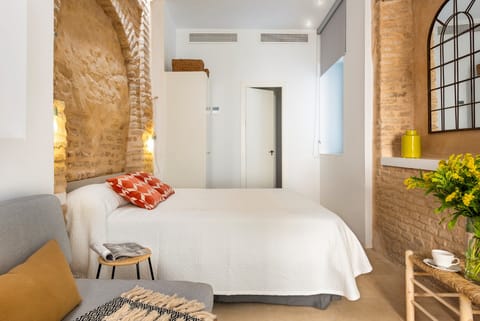 Honey Hues Apartment in Seville