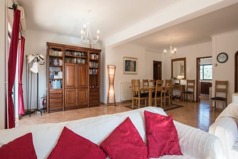 Laid Out in Lavender  Apartment in Olhão