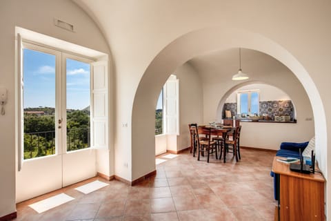 Pink House Hill  Apartment in Massa Lubrense