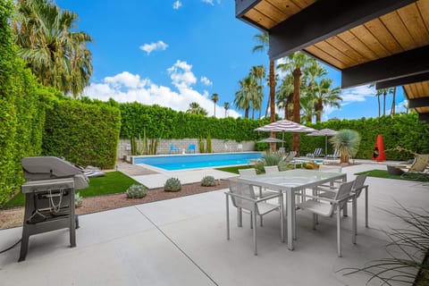 Desert State of Mind Apartment in Palm Springs