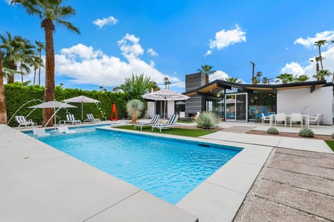 Desert State of Mind Apartment in Palm Springs