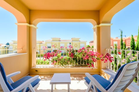 Fresh Blossom Condo in Luz