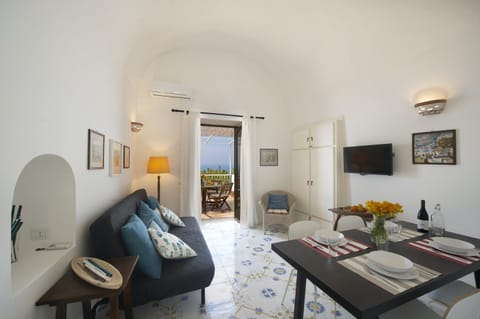 Blissful Breeze Apartment in Praiano