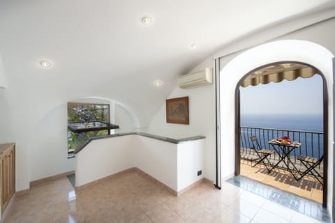 The Midnight Moon  Apartment in Praiano