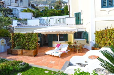 Vintage Vibrance Apartment in Praiano