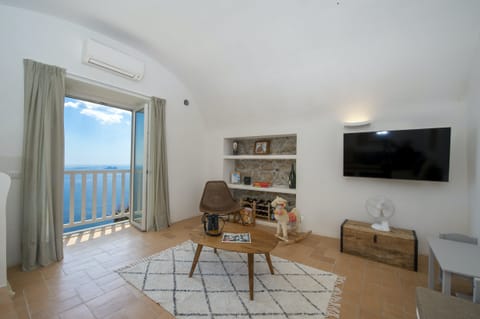 Paradise Pathways Apartment in Praiano