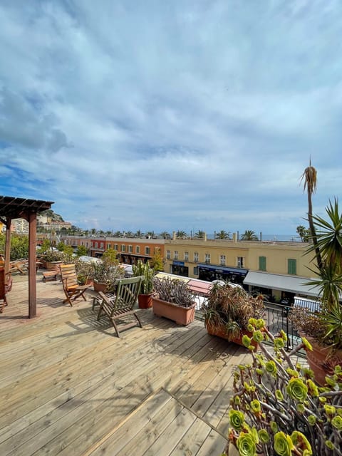 The Flower Seller's Dream Apartment in Nice