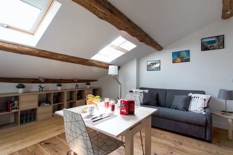 Sunlit Beams Apartment in Montpellier