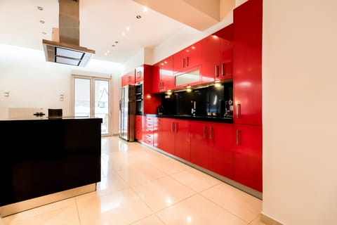 Grecian Red Apartment in Kallithea