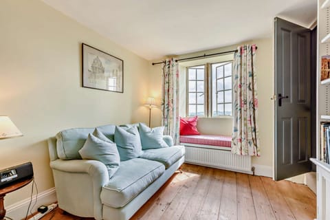 Stories to Tell Apartment in Chipping Campden