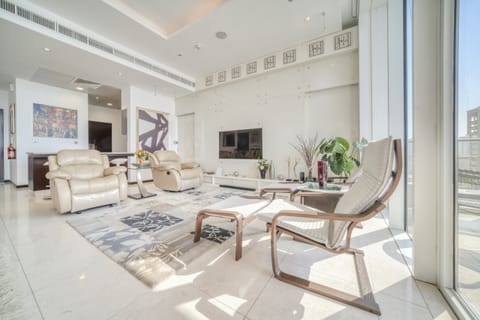 Glass Palm Gem Apartment in Dubai