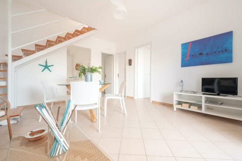 Sicilian Shores Apartment in Santa Maria del Focallo