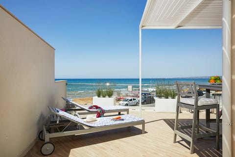 Seashells Sleeping on the Shore Apartment in Santa Maria del Focallo