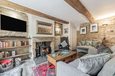 Every Nook & Cranny Apartment in Chipping Campden