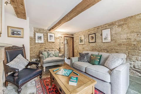 Every Nook & Cranny Apartment in Chipping Campden