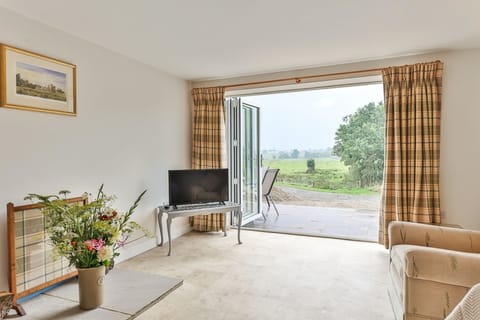 Barn Owl's Hollow Apartment in England