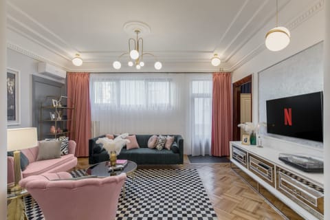 Wild Tonic Apartment in Bucharest