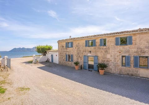 Open the Blue Shutters and See the Sea Apartment in Raiguer