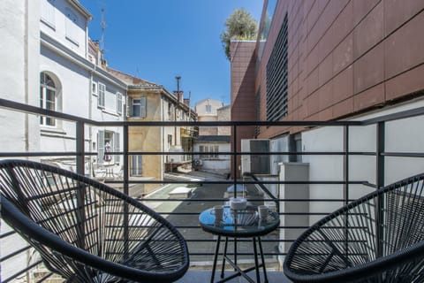 Prismatic Shell Apartment in Cannes