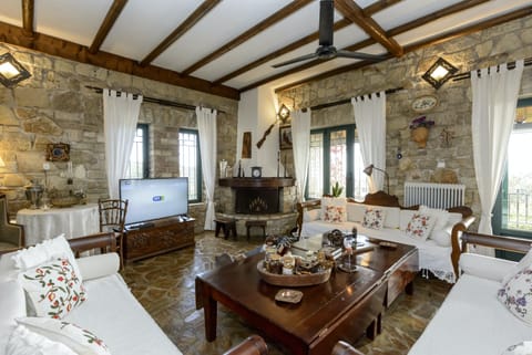 The Castle Garden Apartment in Messenia