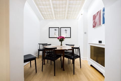 Chelsea Deco Apartment in City of Westminster