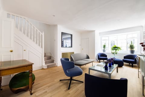 Chelsea Deco Apartment in City of Westminster