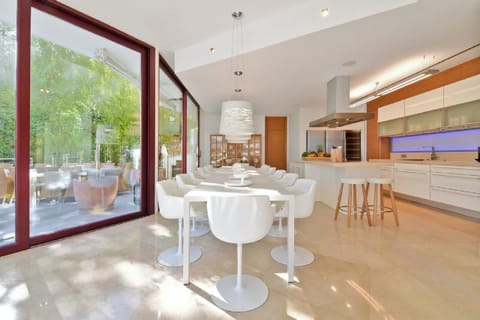 Futurist Paradise Apartment in Marbella