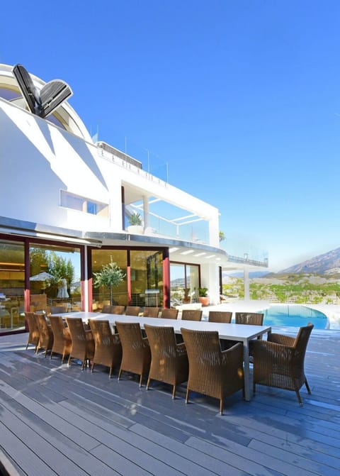 Futurist Paradise Apartment in Marbella