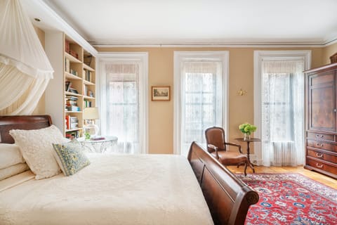 Book Keeper Condo in Upper East Side