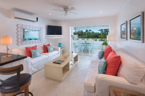 Turquoise Ripples Condo in Holetown